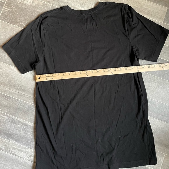 YMH Studios 2 Bears, 1 Cave 100% cotton black t-shirt with graphic - Picture 7 of 7